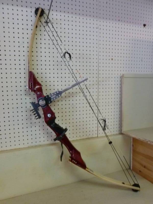 lot 3 image: Compound Bow