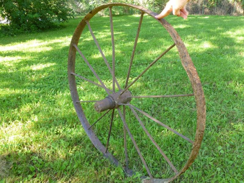 lot 11 image: Antique Steel Wheel