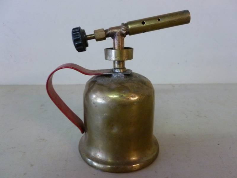 lot 37 image: Vintage Brass Torch