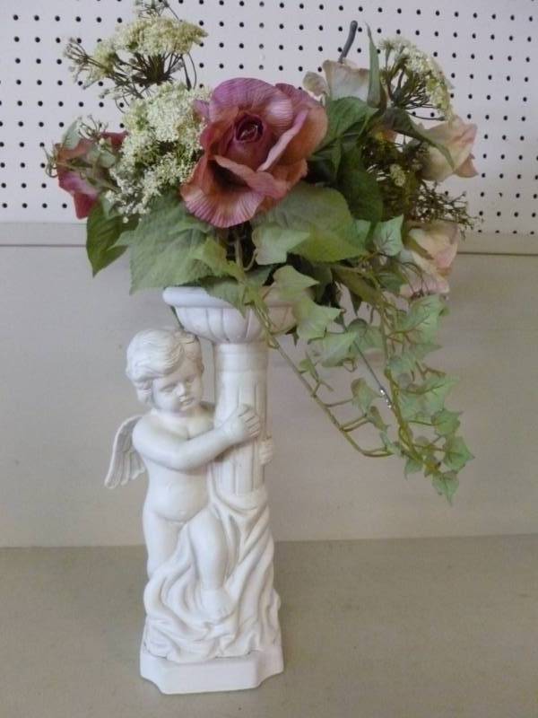 lot 46 image: Cherub Decoration