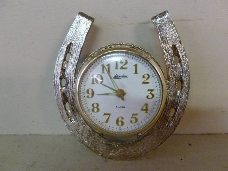 lot 71 image: Vintage Clock