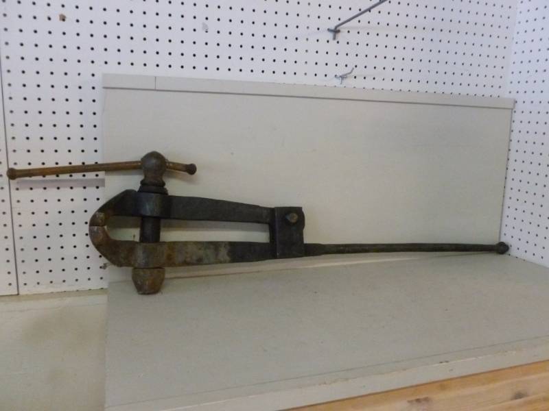 lot 74 image: Vintage Arm Vise
