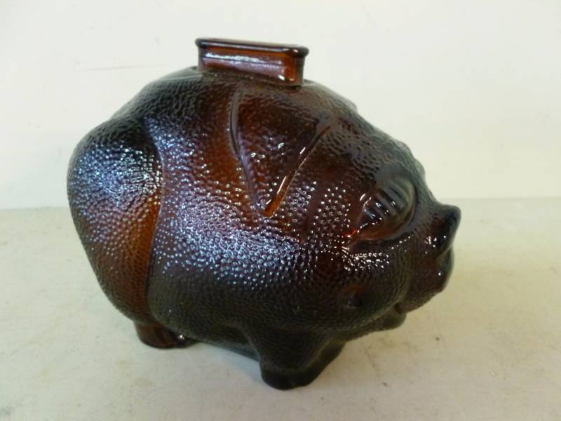 lot 100 image: Pig Bank