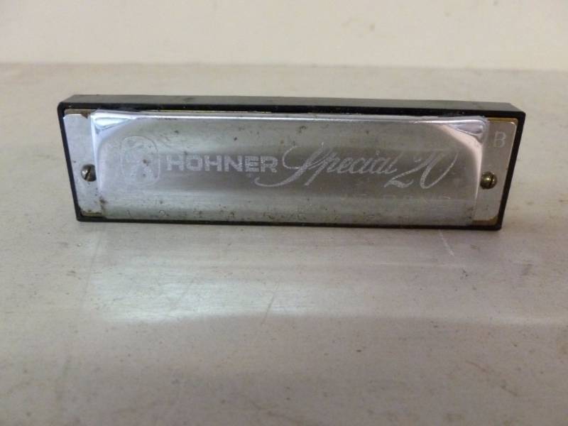 lot 117 image: Harmonica