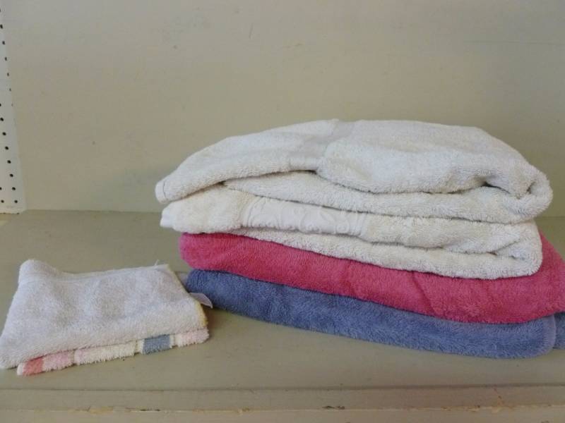 lot 123 image: Bath Towels
