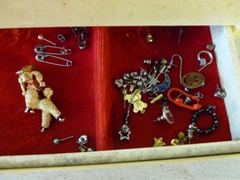 lot 129 image: Jewelry Box