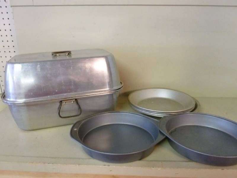 lot 148 image: Bakeware