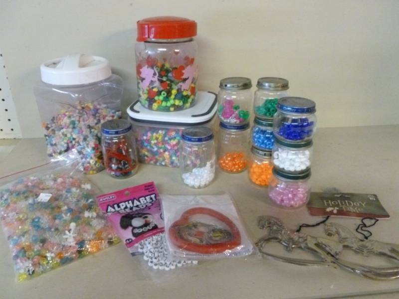 lot 161 image: Craft Beads