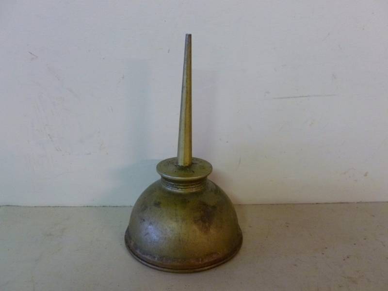 lot 176 image: Vintage Oil Can