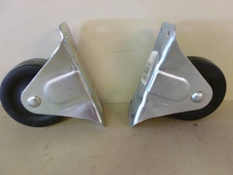 lot 180 image: Caster Wheels