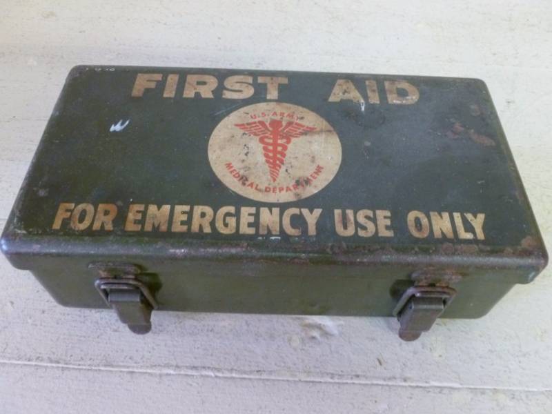 lot 194 image: Vintage U.S Army Medical Kit