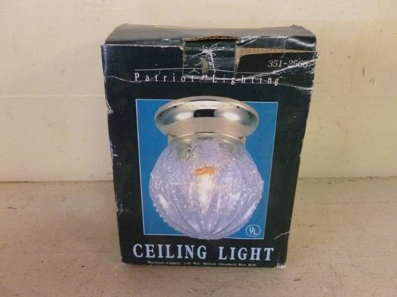 lot 200 image: Hall Light