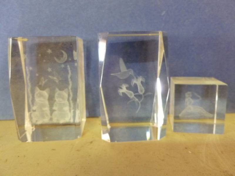 lot 203 image: Decorative