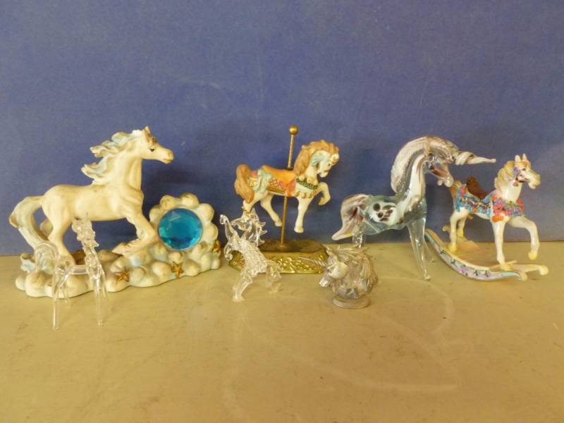 lot 207 image: Decorative