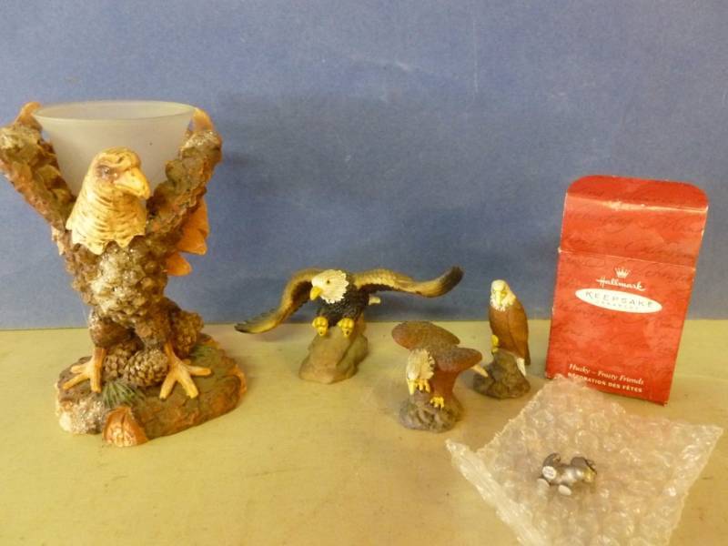 lot 209 image: Eagle Decoration