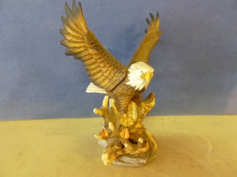 lot 211 image: Eagle Decoration