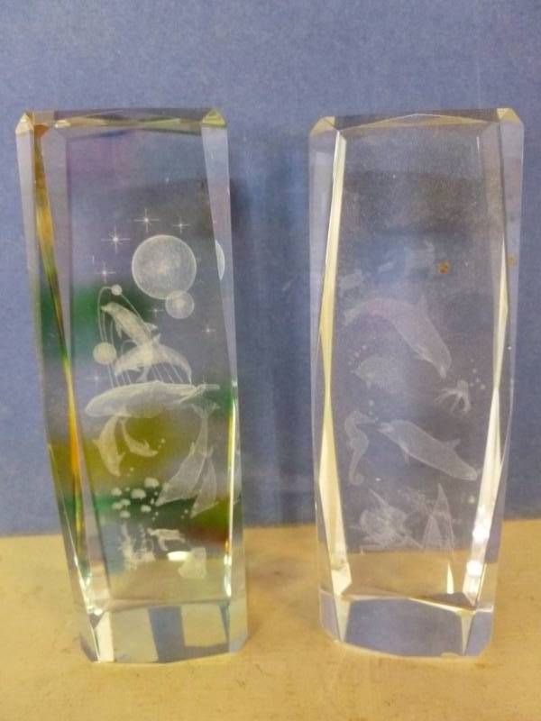 lot 213 image: Decorative