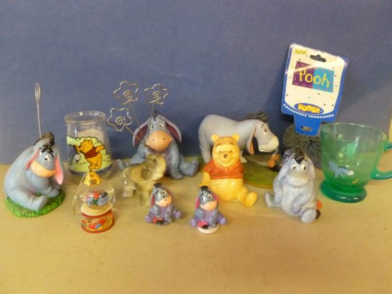 lot 214 image: Disney Decorations