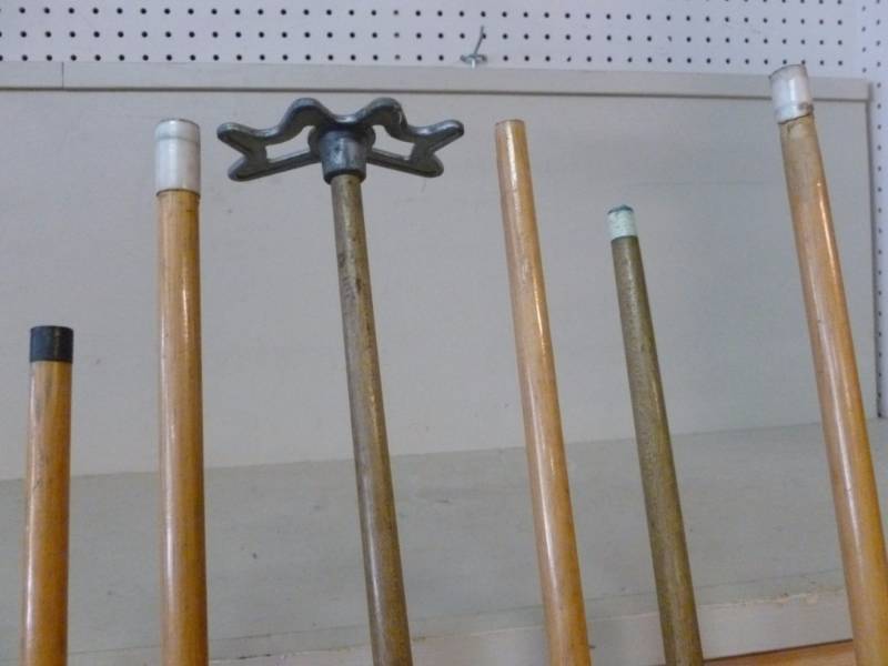 lot 218 image: Vintage Pool Sticks