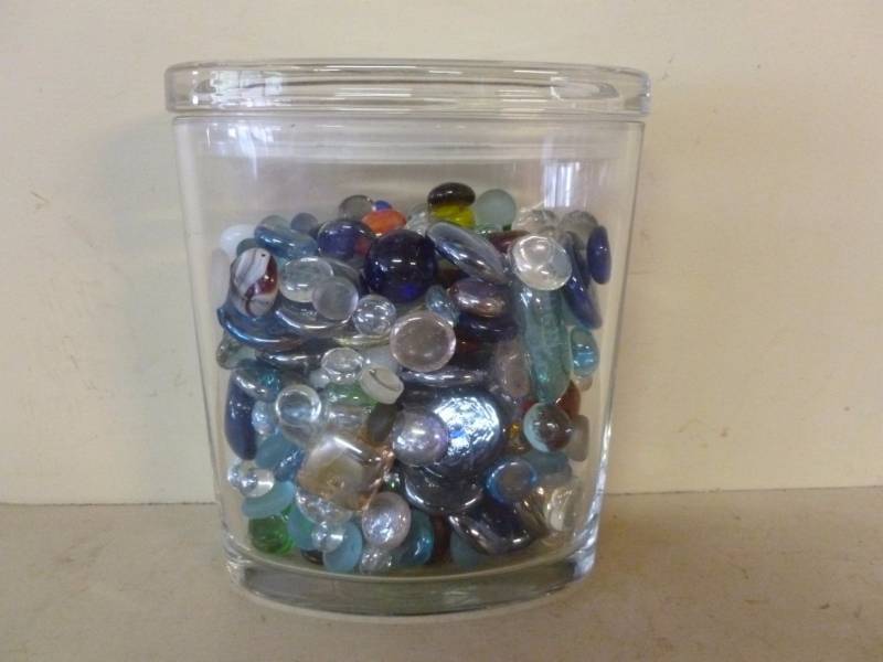 lot 220 image: Decorative