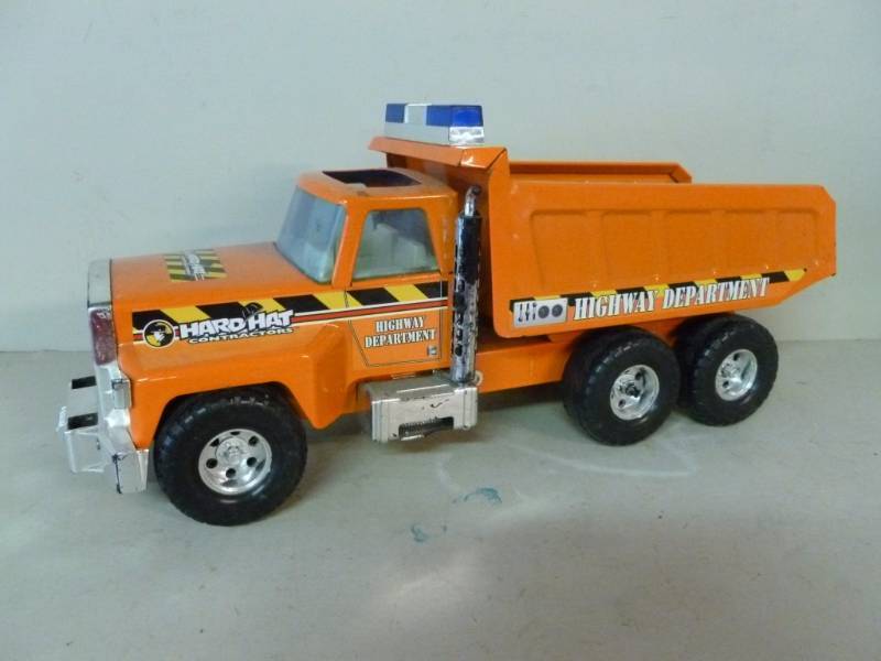 lot 224 image: Metal Truck