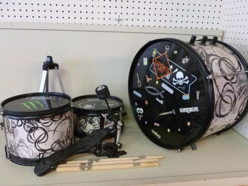 lot 230 image: Kids Drums