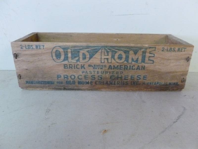 lot 232 image: Vintage Cheese Box