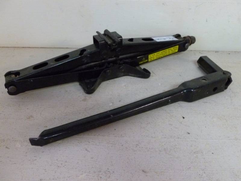 lot 253 image: Scissor Jack