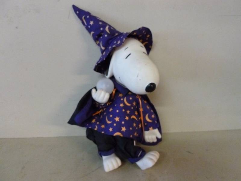 lot 264 image: Peanuts Wizard Doll