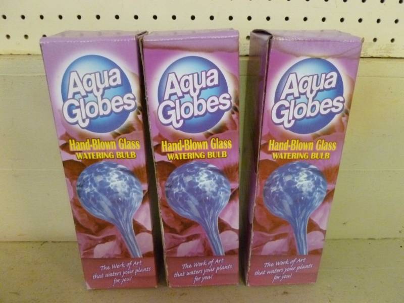 lot 274 image: Aqua Globes