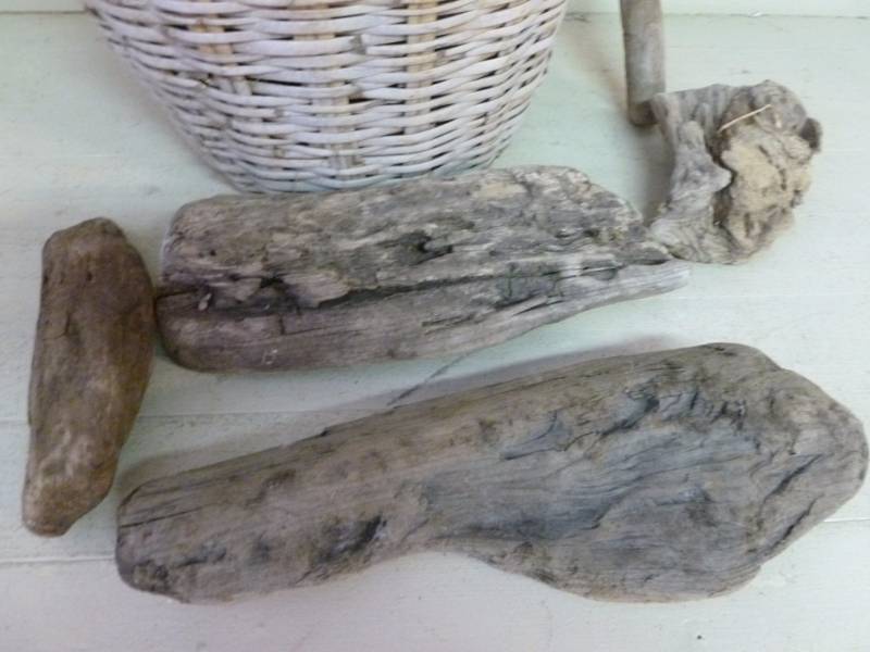 lot 275 image: Driftwood