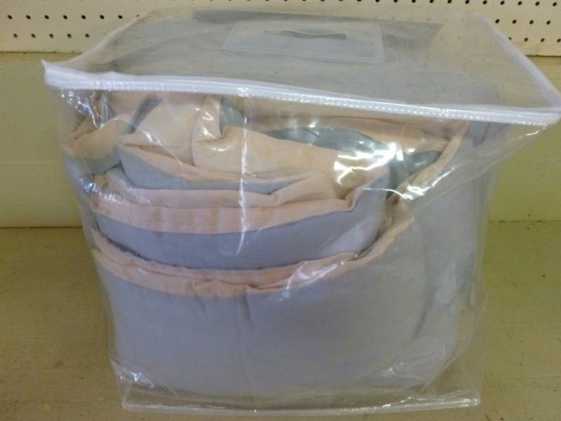 lot 276 image: Queen Comforter