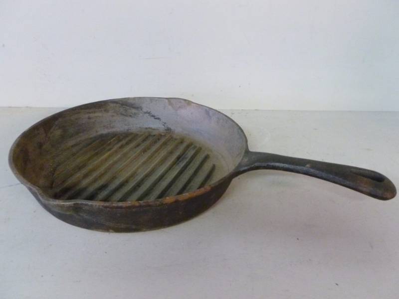 lot 286 image: Cast Iron Pan