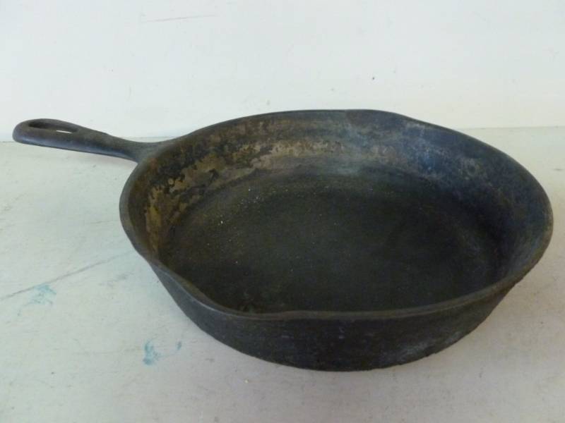 lot 287 image: Cast Iron Pan