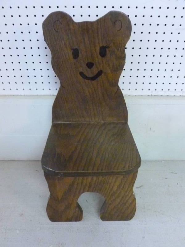 lot 311 image: Kids Chair