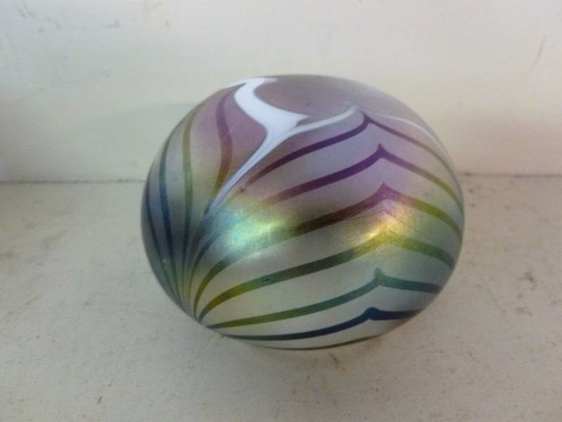 lot 318 image: Paper Weight