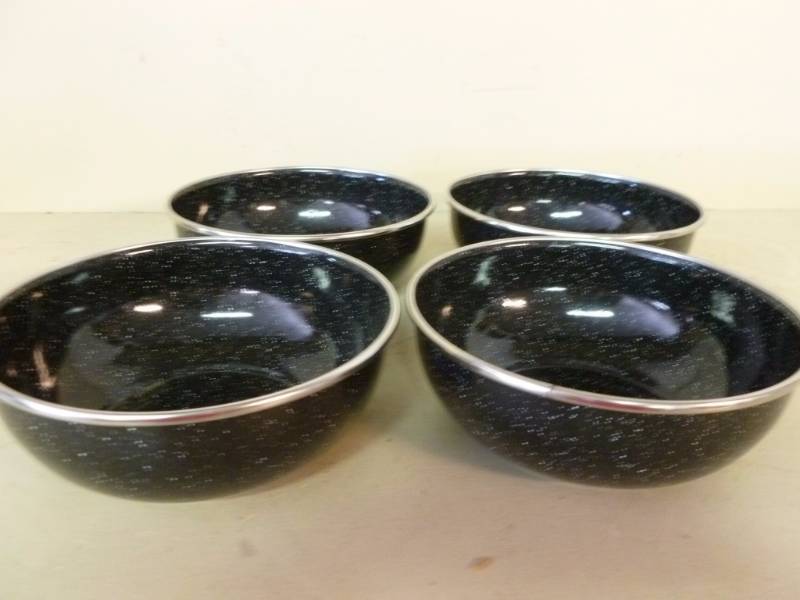lot 329 image: Graniteware