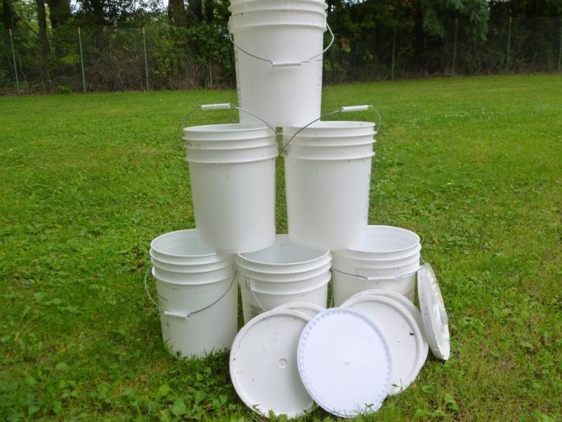 lot 352 image: Pails