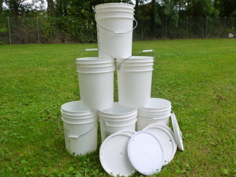 lot 353 image: Pails