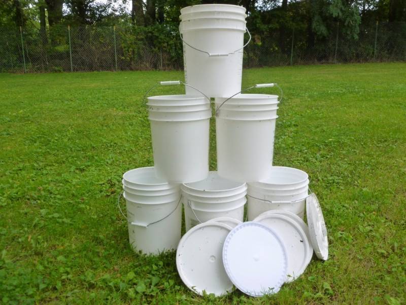 lot 354 image: Pails