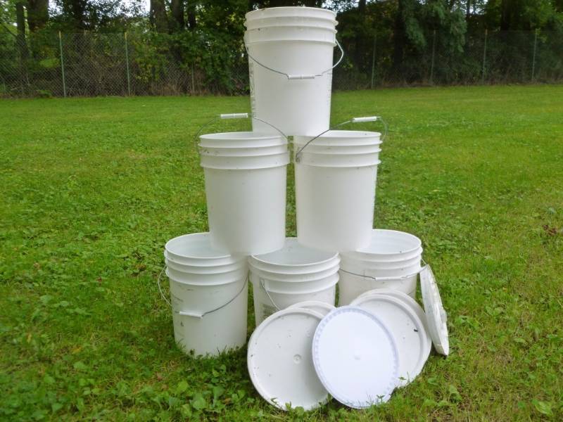 lot 355 image: Pails