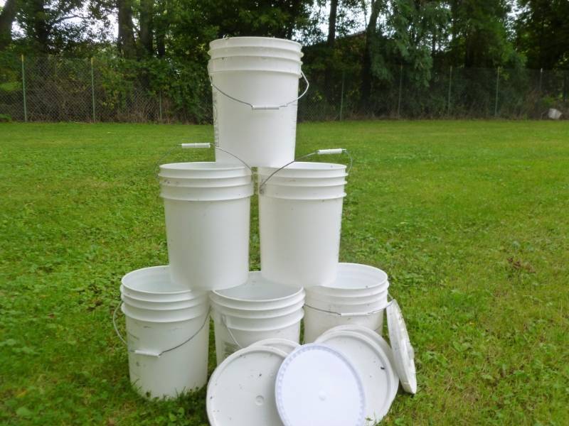 lot 356 image: Pails