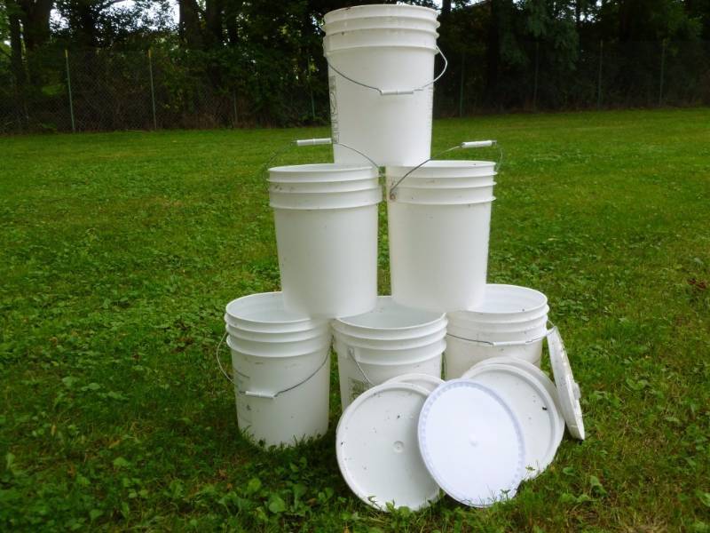 lot 357 image: Pails