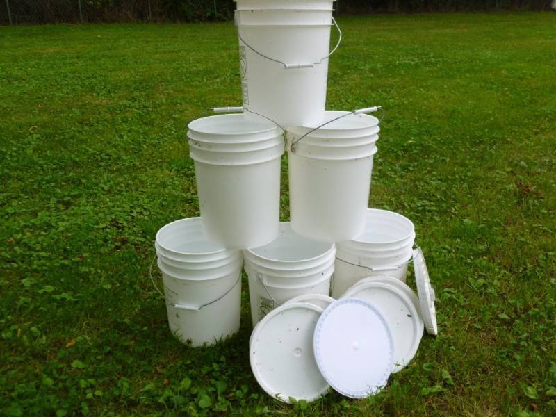 lot 358 image: Pails