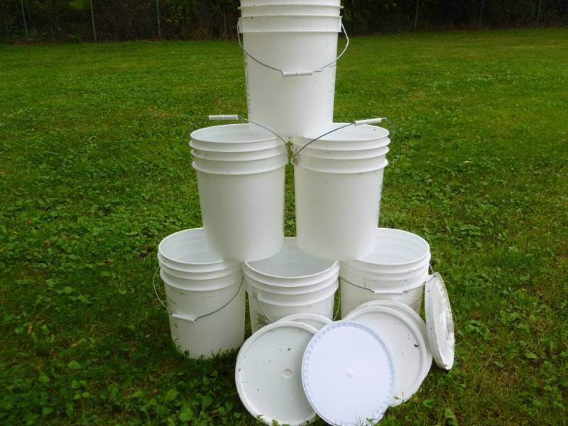 lot 359 image: Pails