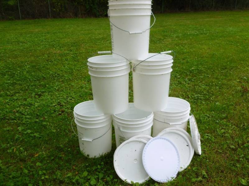 lot 360 image: Pails