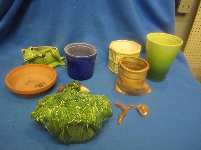 Mixed lot of planters, simple and d...