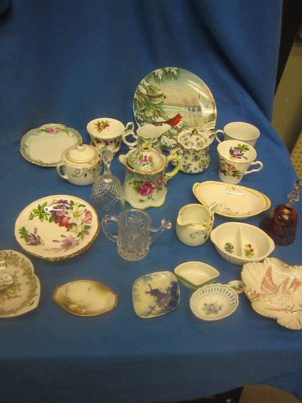 large lot of assorted tea set piece...