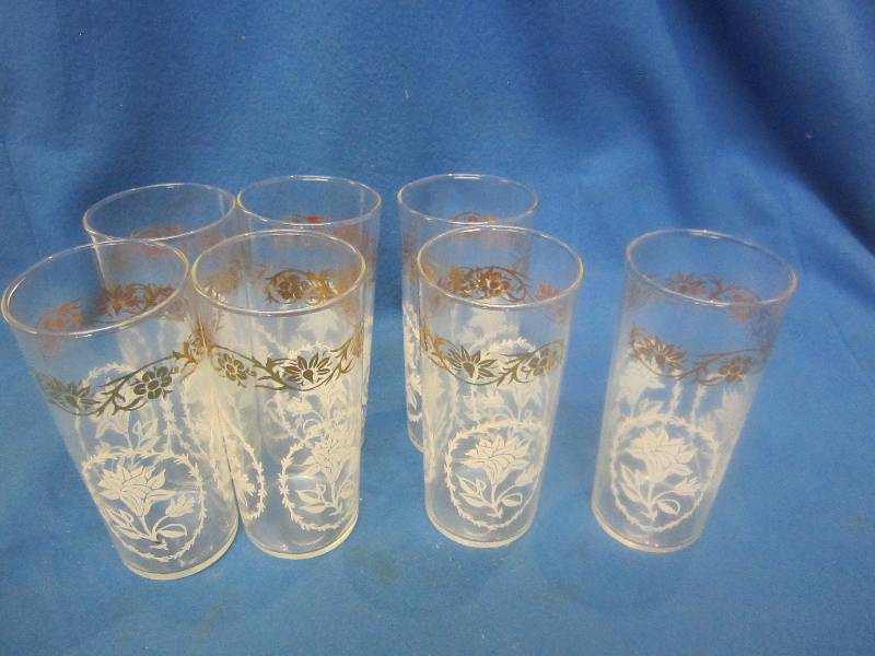 lot of 7 holiday glasses ...