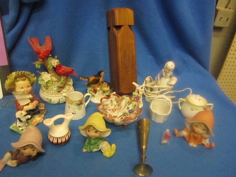 Large lot of household dcor - mos...